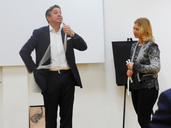 Thomas Irlbeck "spielt" mit Sandra Breiding